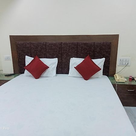 Hotel Ambassador Inn Гвалиор Экстерьер фото