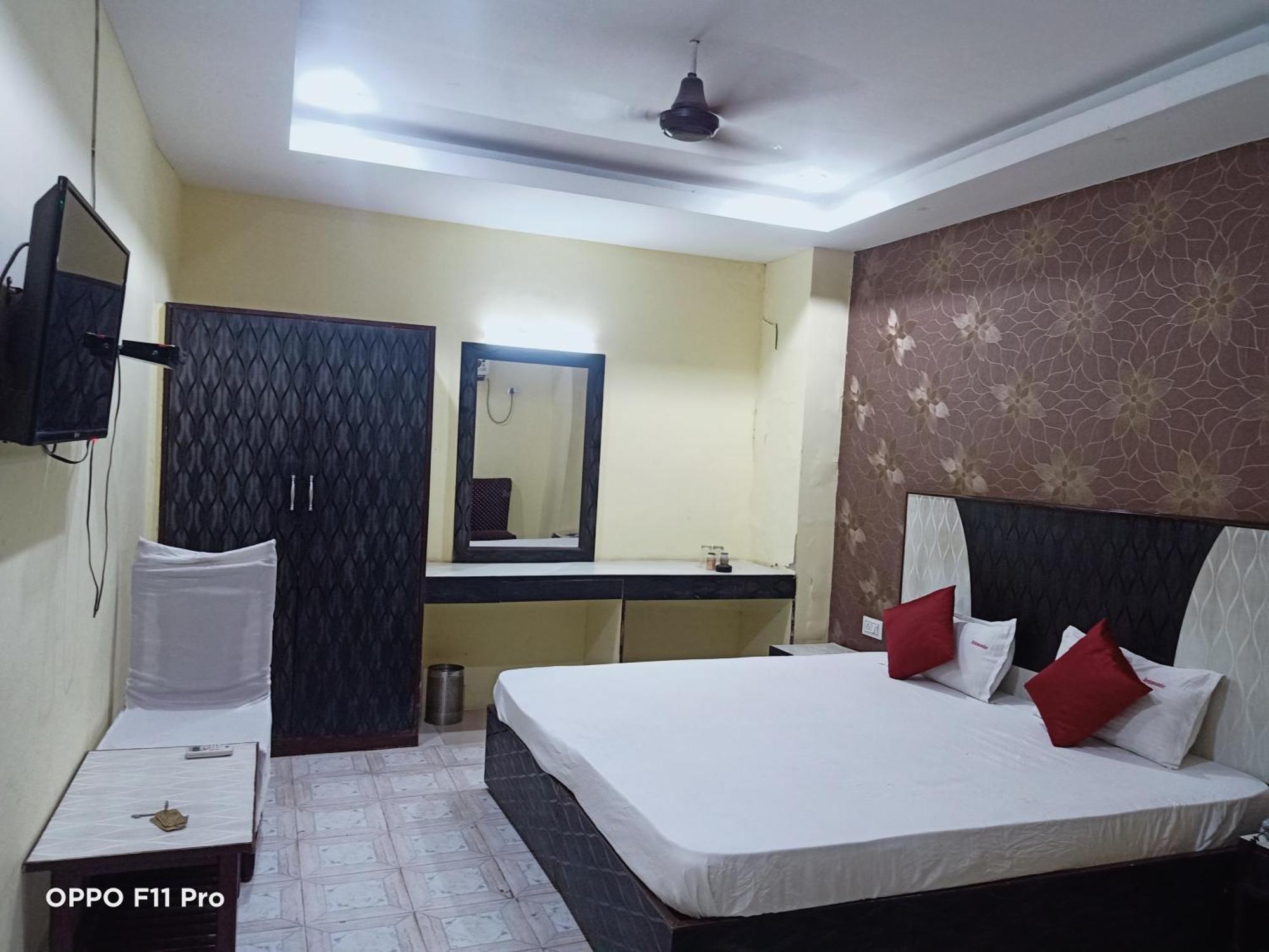 Hotel Ambassador Inn Гвалиор Экстерьер фото
