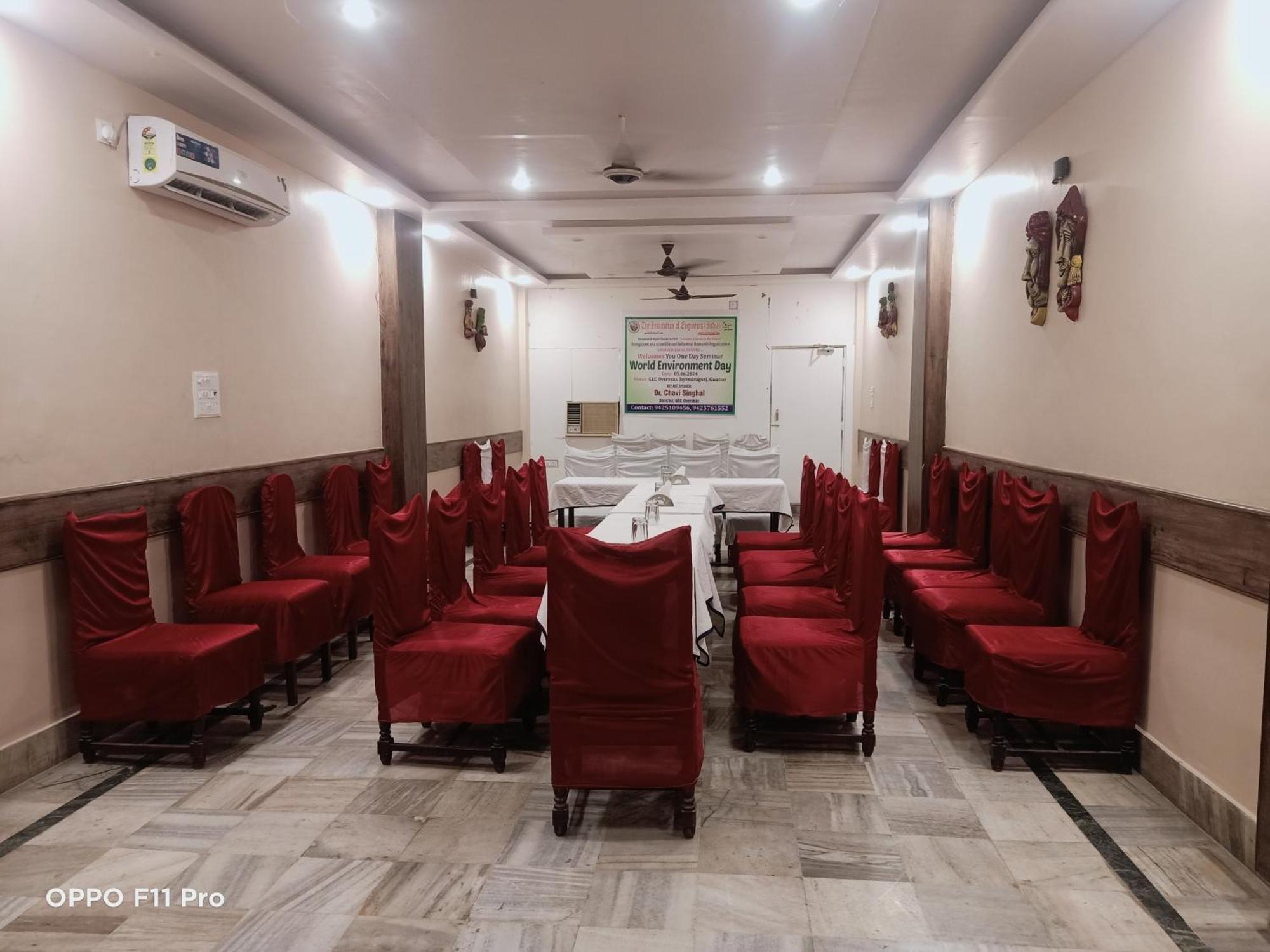 Hotel Ambassador Inn Гвалиор Экстерьер фото