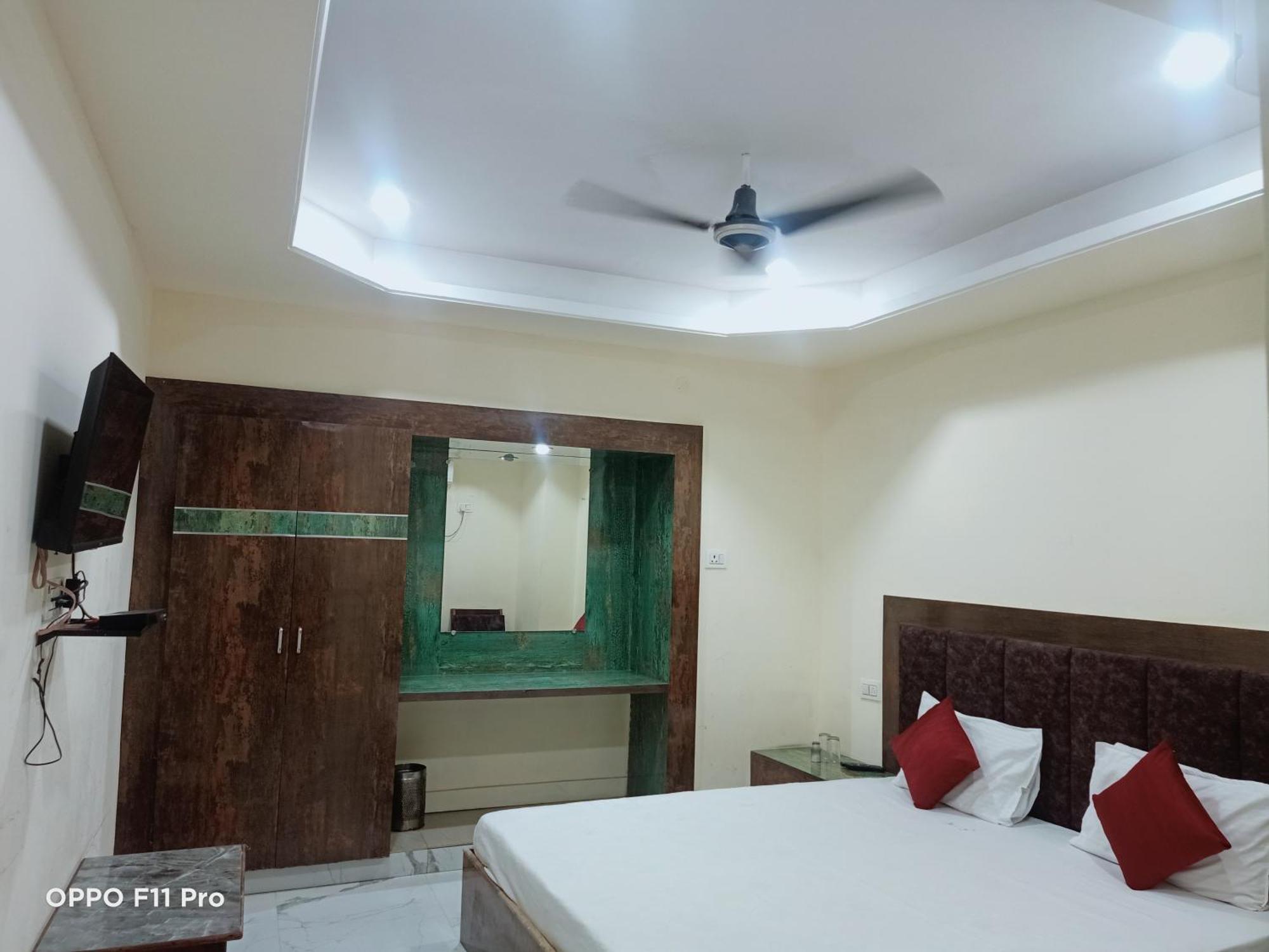 Hotel Ambassador Inn Гвалиор Экстерьер фото