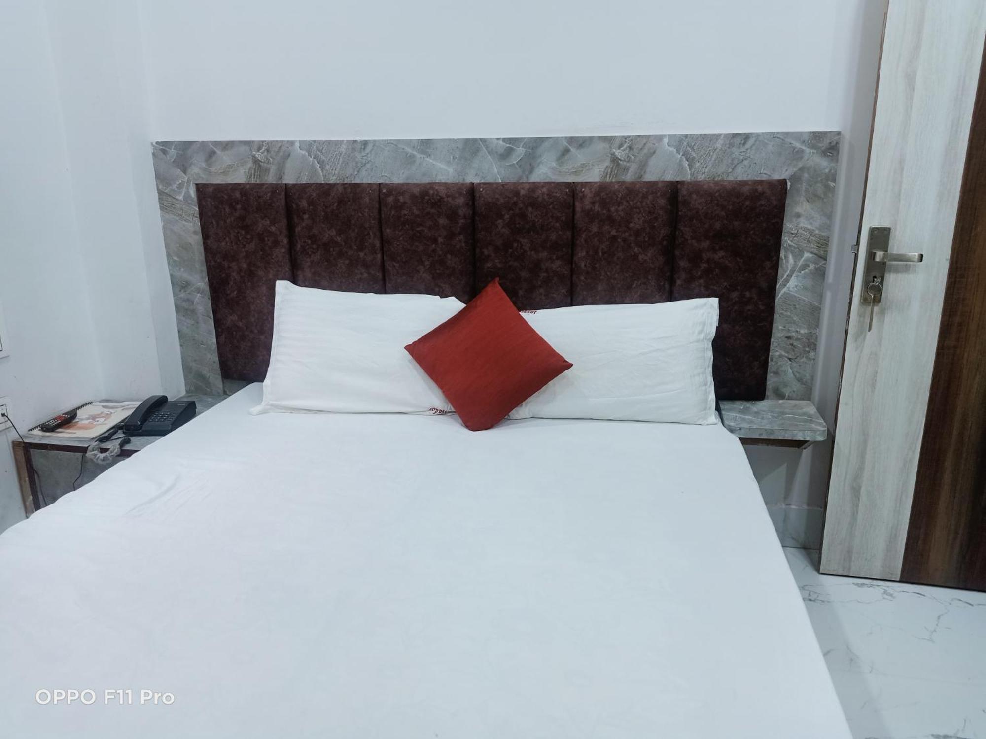 Hotel Ambassador Inn Гвалиор Экстерьер фото