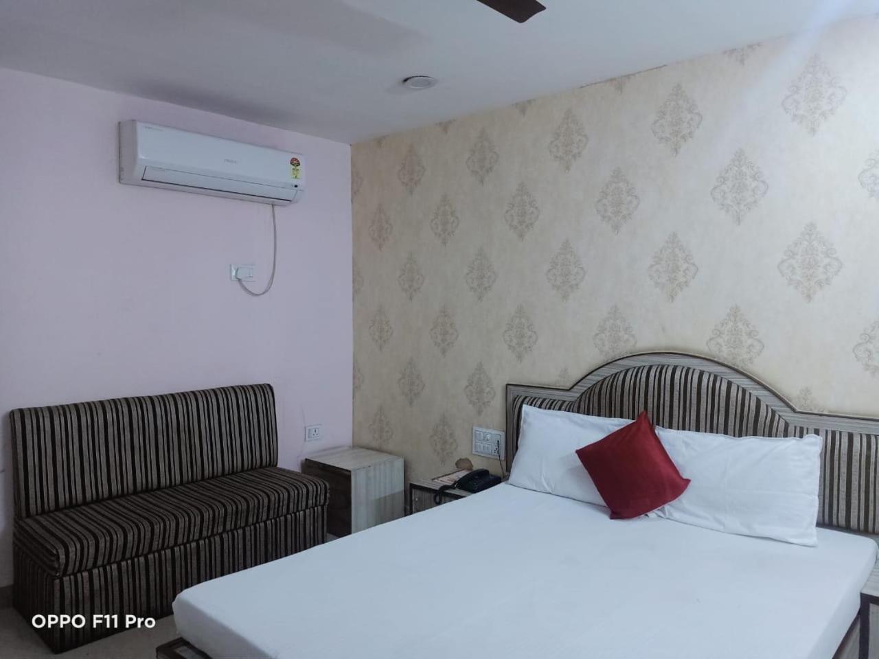 Hotel Ambassador Inn Гвалиор Экстерьер фото