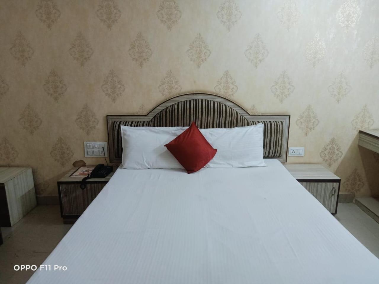 Hotel Ambassador Inn Гвалиор Экстерьер фото